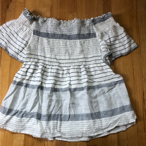 Francesca’s Off Shoulder Top - Picture 6 of 6